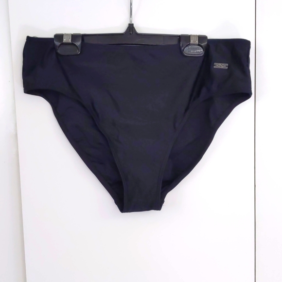 Naturana Tankini with a built in shelf bra. High cut Brief. Back w red. Size 14 - Picture 3 of 7